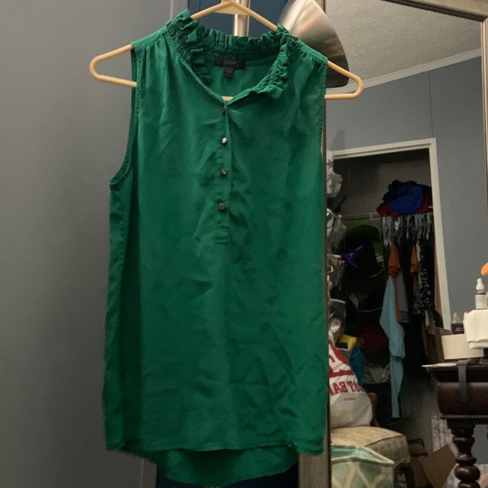 ruffled collared shirt